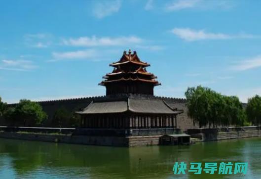 8月份去北京穿什么合适？8月份去北京带些什么