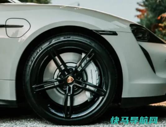 车胎边缘有一点鼓包会怎么样？轮胎轻微鼓包还能上高速吗