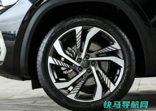 车胎边缘有一点鼓包会怎么样？轮胎轻微鼓包还能上高速吗